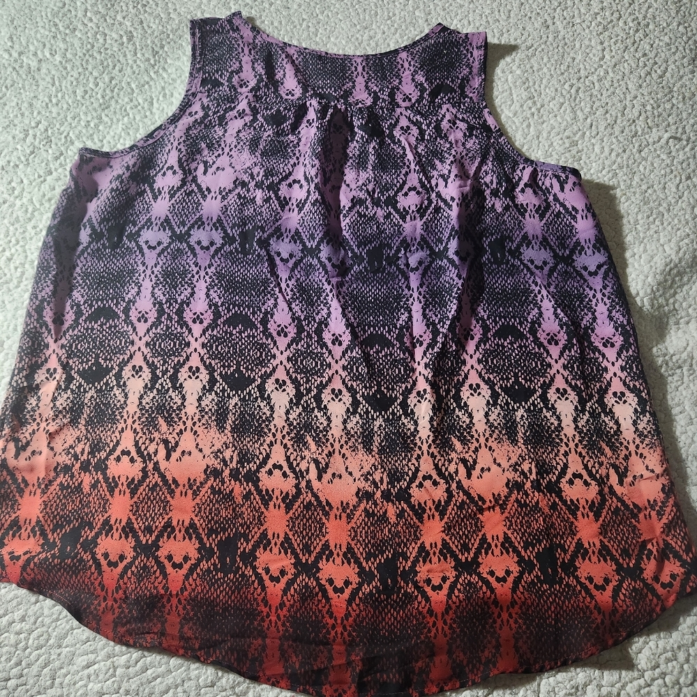 APT. 9 V- Neck Top with rounded bottom size XXL - Picture 4 of 7